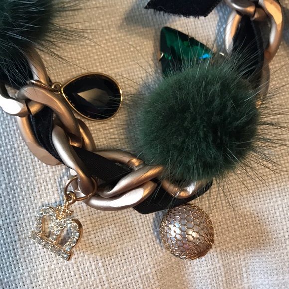 Fun statement necklace. - Picture 4 of 6